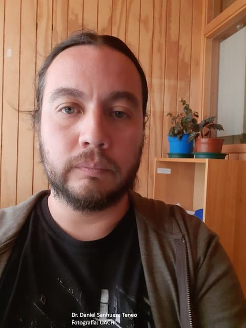 Dr. Daniel Sanhueza Teneo